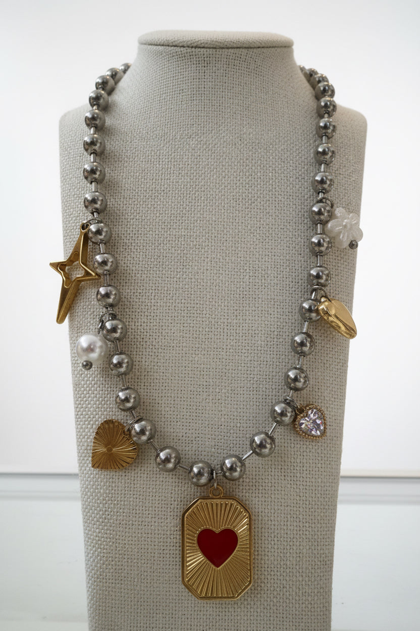 Corazon en carta Necklace