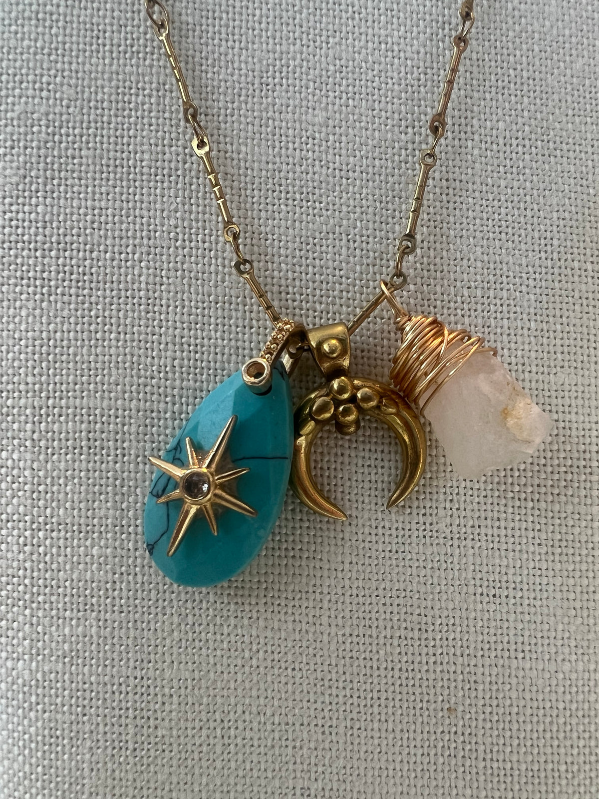 Amuleto Necklace
