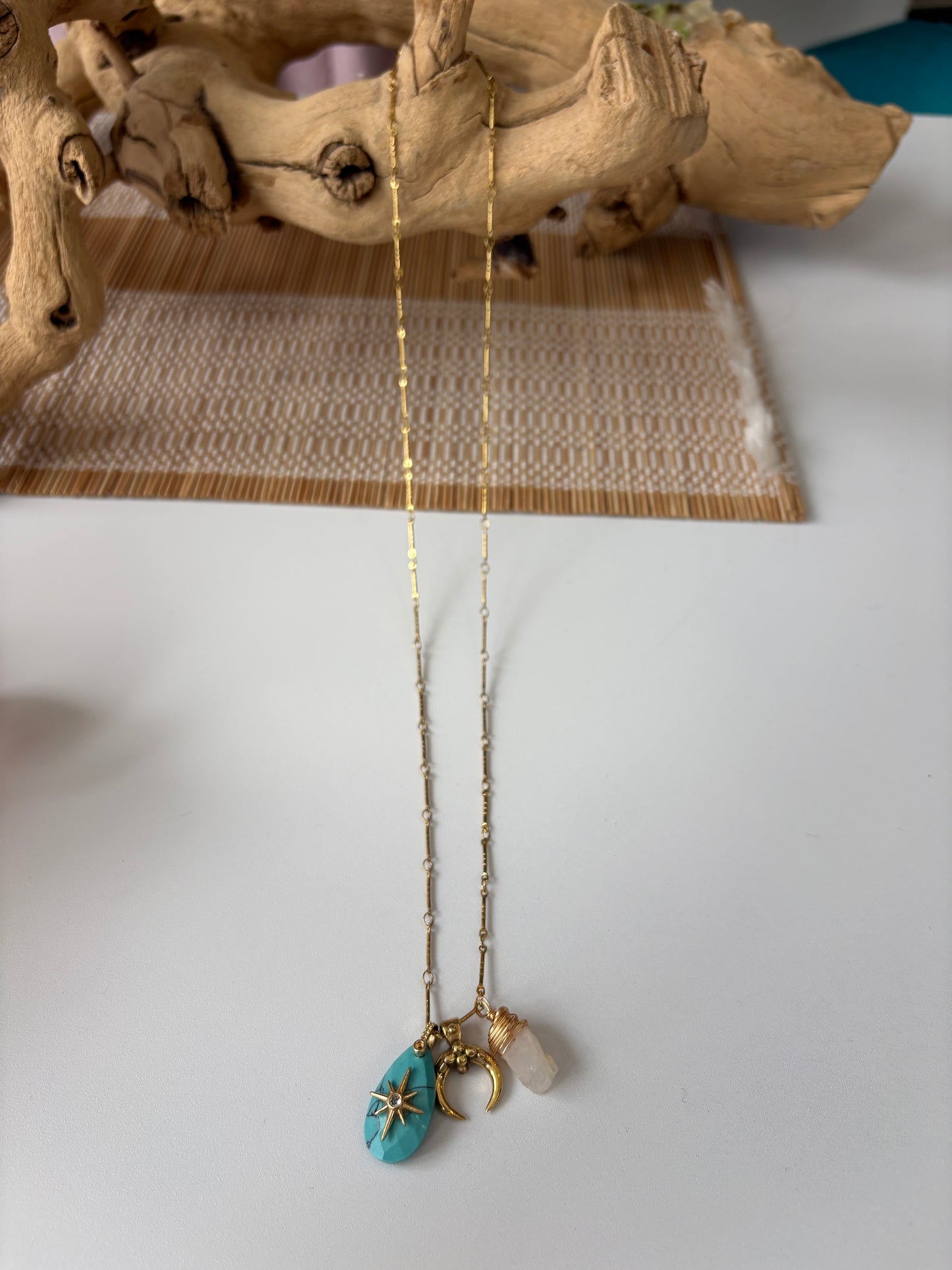 Amuleto Necklace