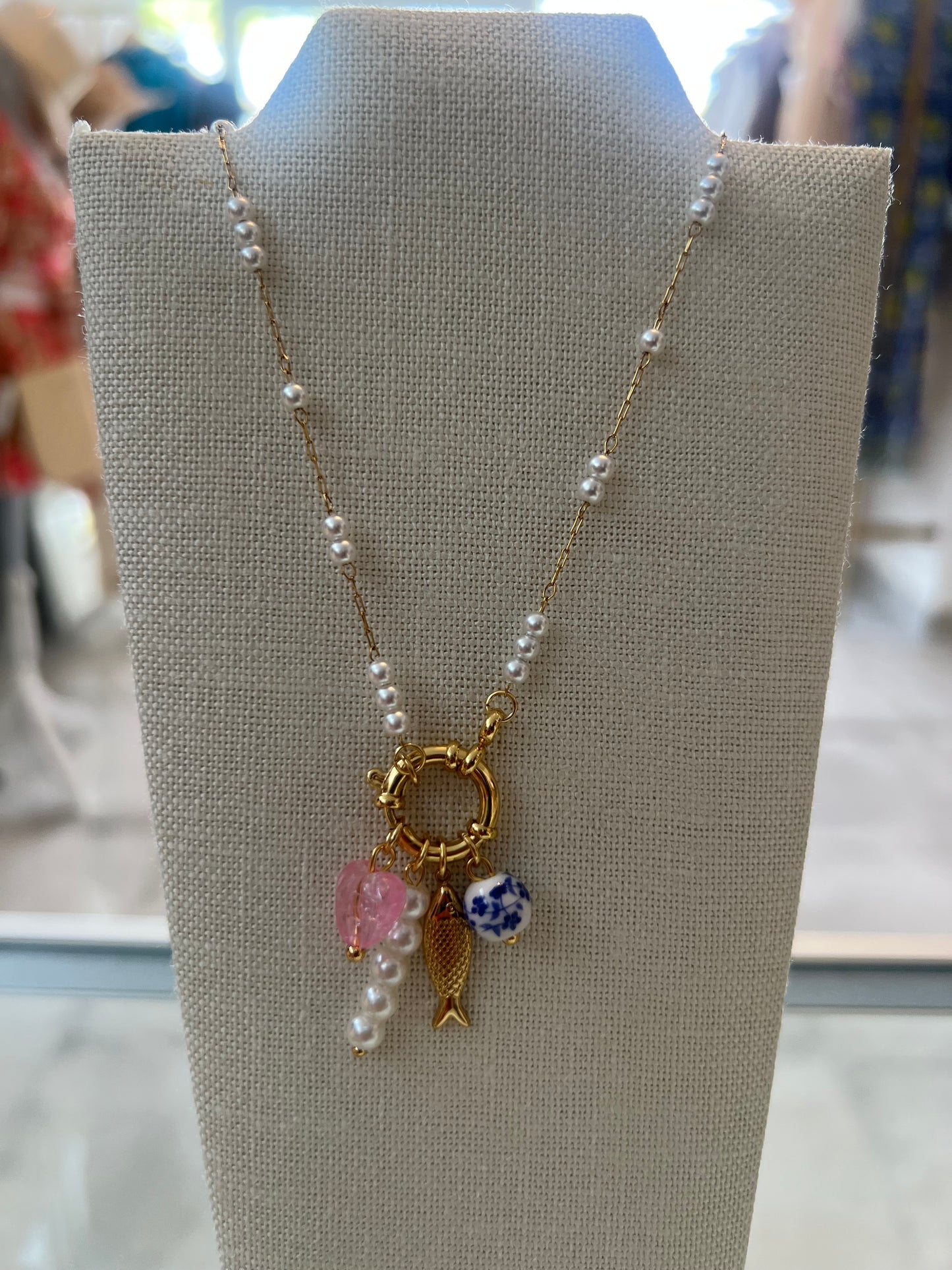 Pescadito y Perlas Necklace