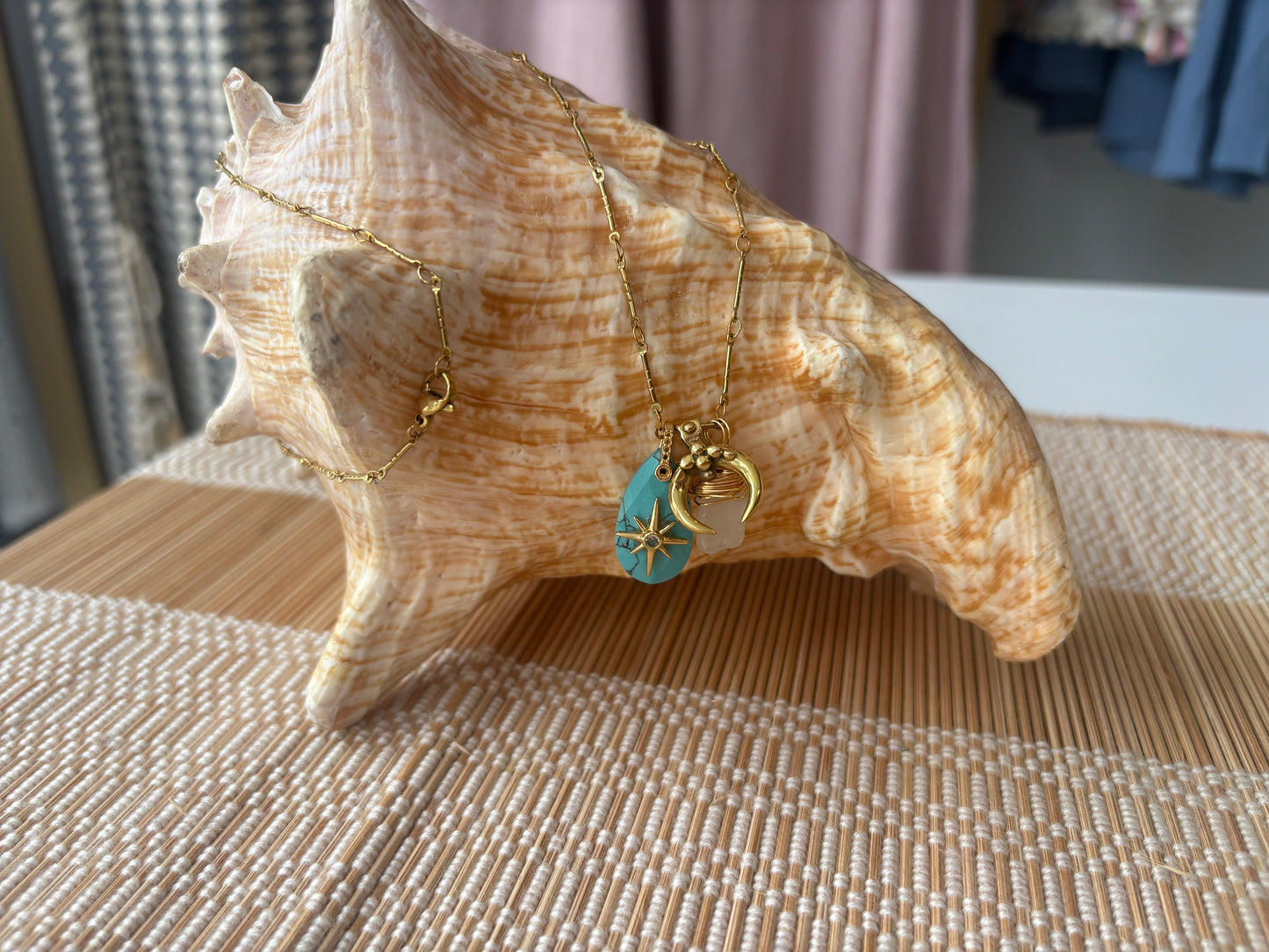 Amuleto Necklace