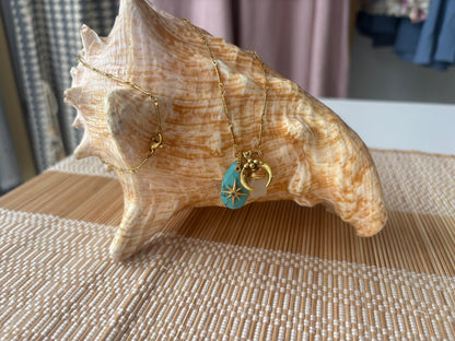 Amuleto Necklace