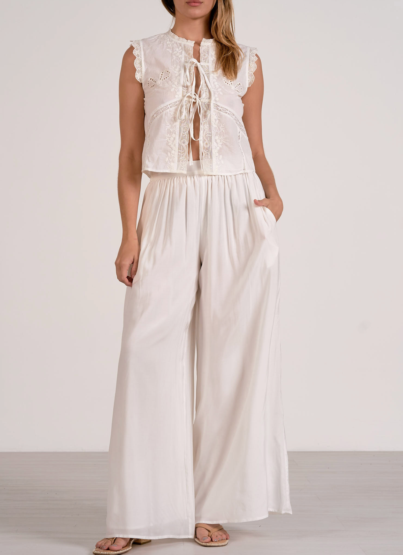 Top Sleeveless White